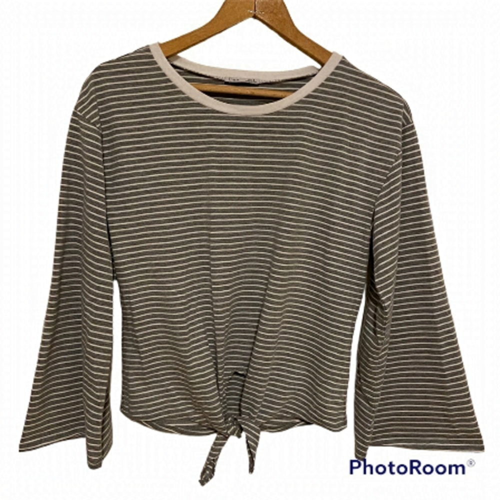Dex Tie Front Bell Sleeve Grey And White Striped Crop Top Medium - Picture 2 of 15